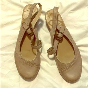 OTBT scrappy closed toe shoes, gently worn. Size 9